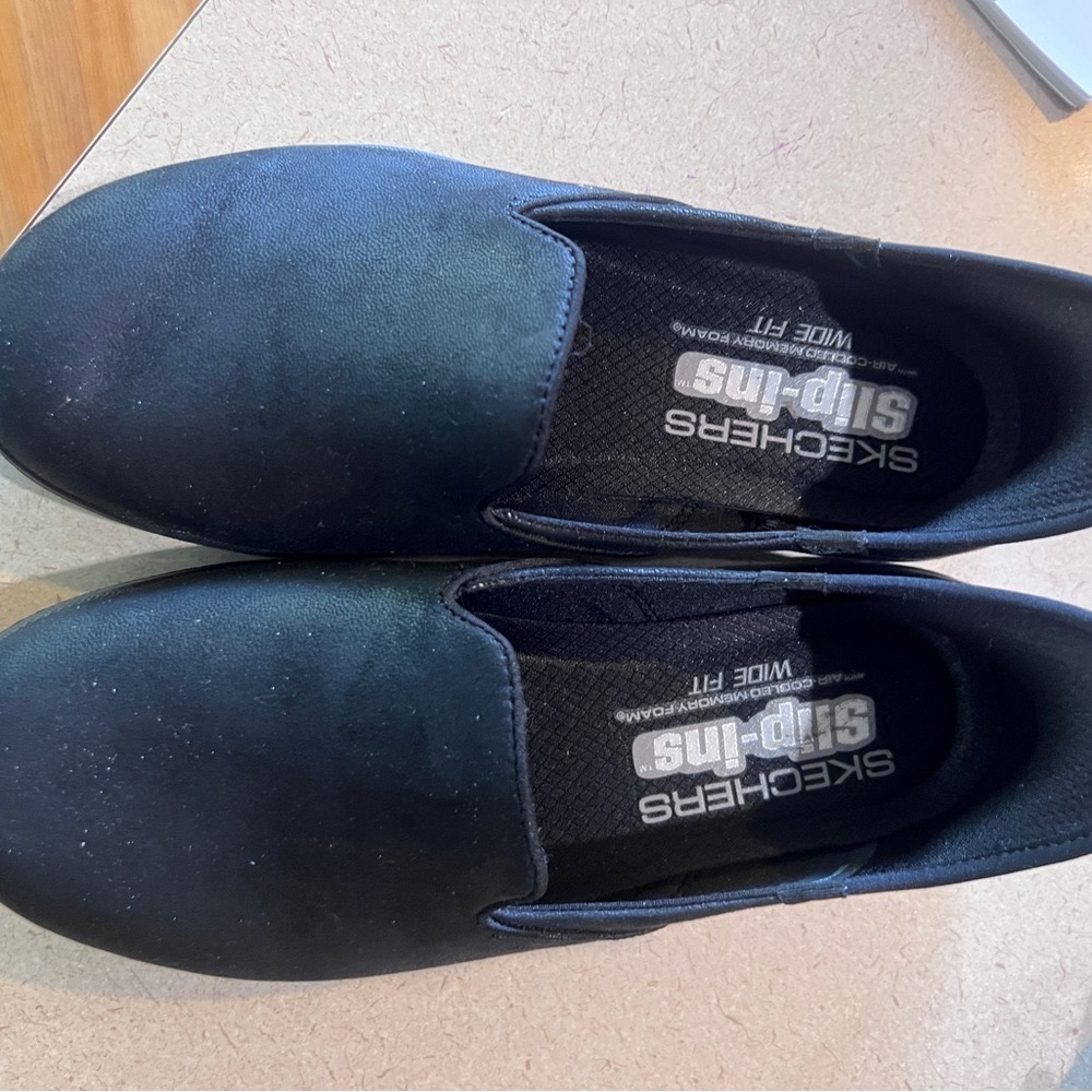 Skechers Women’s Black Slip-On Dress Shoes size 7 NWOT